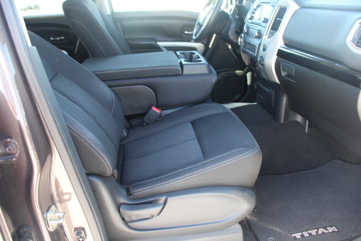 Used 2017 Nissan Titan SV RWD image 20