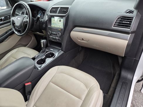 Used 2018 Ford Explorer XLT w/ Equipment Group 202A image 14