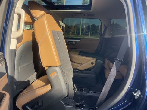 Used 2025 INFINITI QX80 Luxe image 10