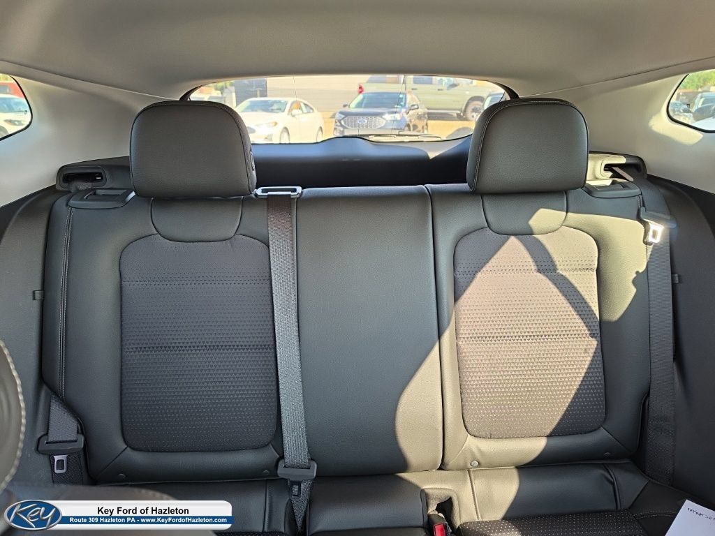 Used 2025 Chevrolet Trax LT FWD image 30
