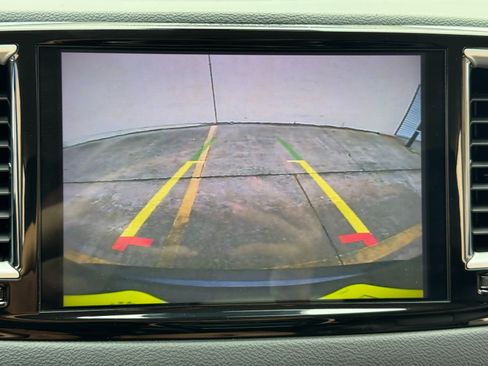 Used 2022 Chrysler Pacifica Touring-L FWD image 27