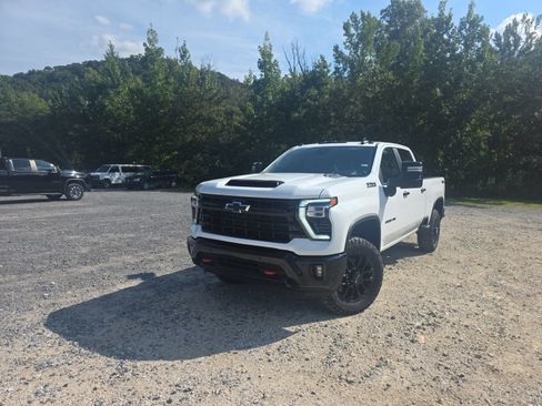 New 2026 Chevrolet Silverado 2500 LT w/ Trail Boss Package AWD/4WD image 2