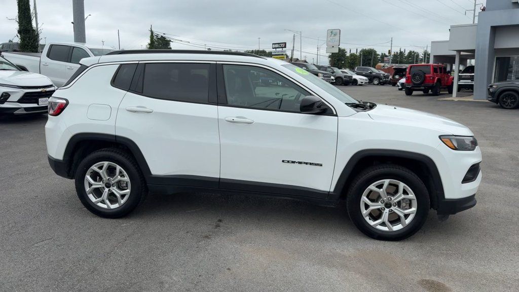 Used 2025 Jeep Compass Latitude w/ Sun & Sound Group AWD/4WD image 8