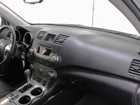 Used 2011 Toyota Highlander SE w/ Tow Pkg FWD image 48