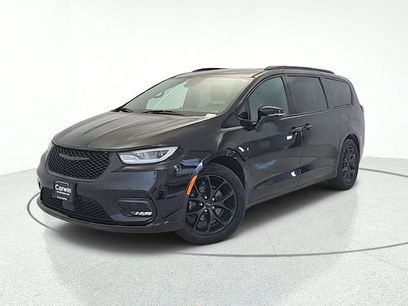 Used 2025 Chrysler Pacifica Limited