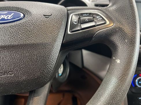 Used 2017 Ford Escape SE w/ Equipment Group 201A FWD image 22