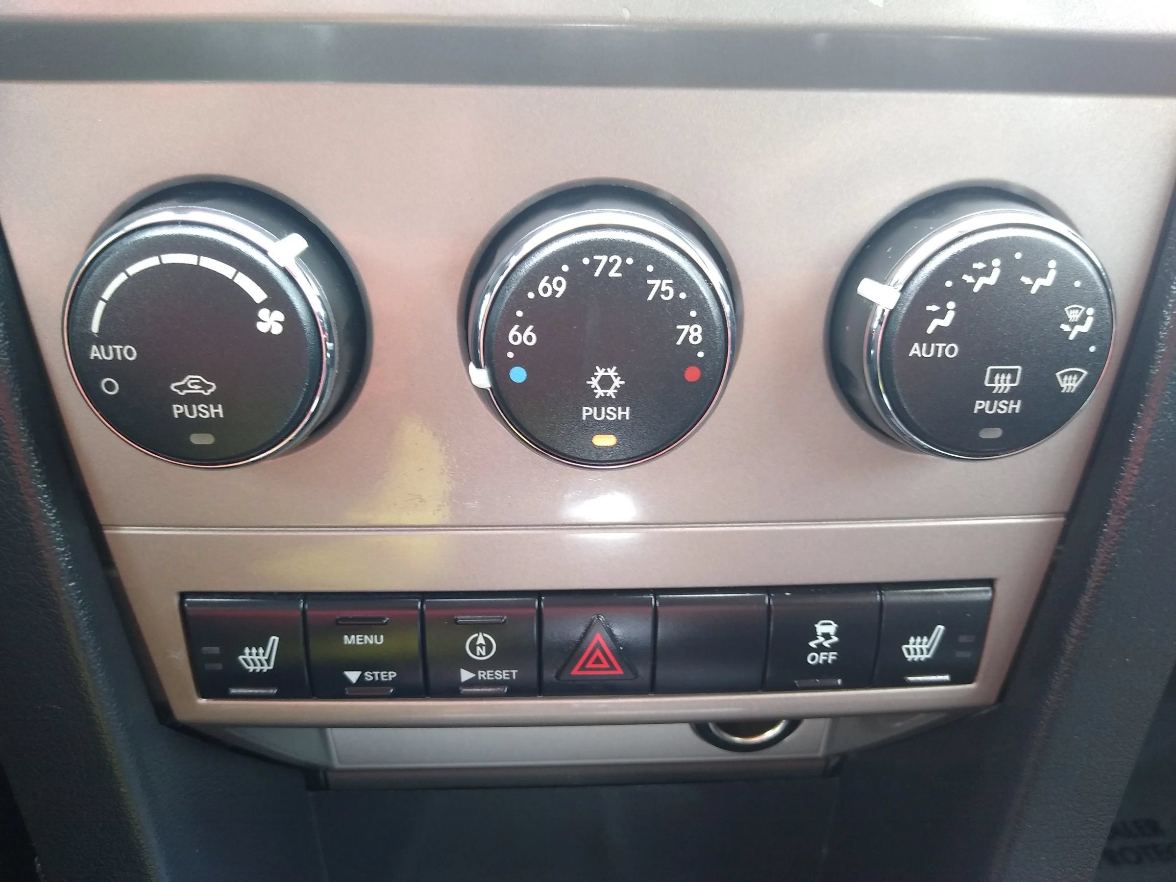 Used 2010 Dodge Avenger R/T w/ Navigation & Sound Group I FWD image 17