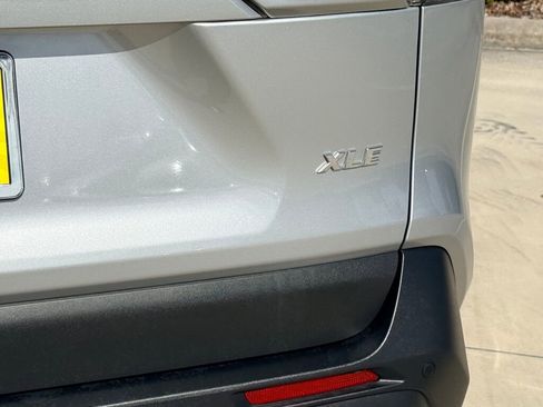 Used 2019 Toyota RAV4 XLE Premium image 12