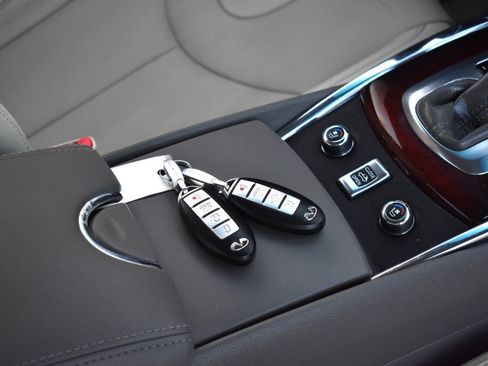 Used 2010 INFINITI G37 Convertible w/ Premium Pkg RWD image 18
