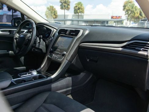 Used 2019 Ford Fusion SE FWD image 21
