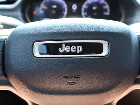 Used 2023 Jeep Grand Cherokee L Limited AWD/4WD image 28