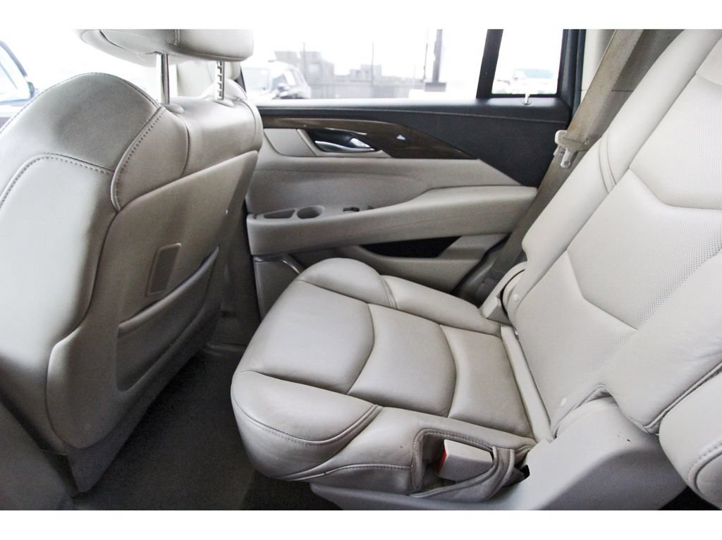 Used 2019 Cadillac Escalade Luxury RWD image 12