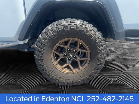 Used 2024 Jeep Gladiator Rubicon w/ Convenience Group AWD/4WD image 15