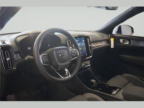 New 2025 Volvo EX40 Core w/ Climate Package image 17