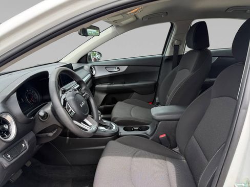 Used 2022 Kia Forte LXS image 9