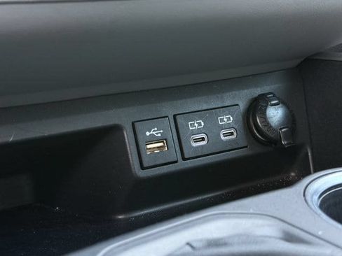 Certified 2024 Toyota Highlander XLE FWD image 18