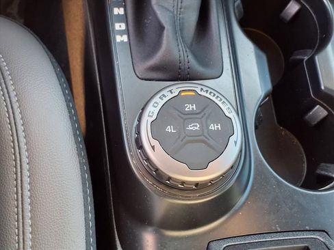 Used 2024 Ford Bronco Outer Banks image 6