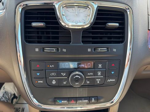 Used 2013 Chrysler Town & Country Touring-L w/ Driver Convenience Group FWD image 37