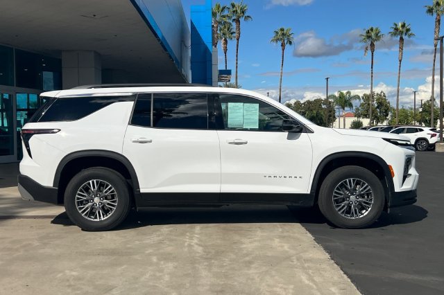 Used 2026 Chevrolet Traverse LT AWD/4WD image 3