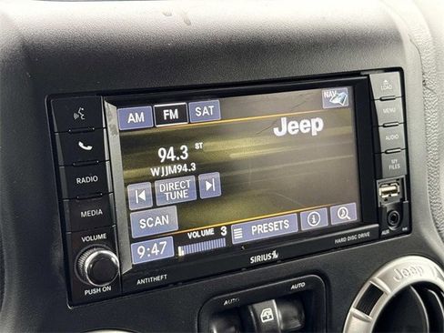 Used 2018 Jeep Wrangler Unlimited Rubicon w/ Connectivity Group image 31