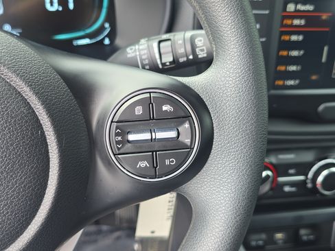Used 2025 Kia Soul LX FWD image 29