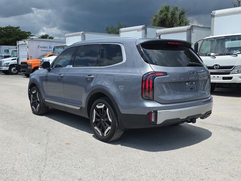 Used 2024 Kia Telluride EX w/ EX Captain's Chair Package AWD/4WD image 5