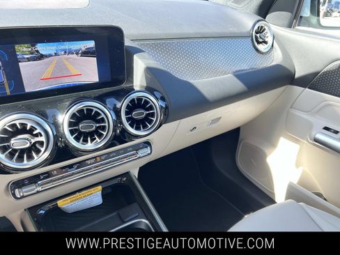 Used 2025 Mercedes-Benz GLA 250 4MATIC image 32