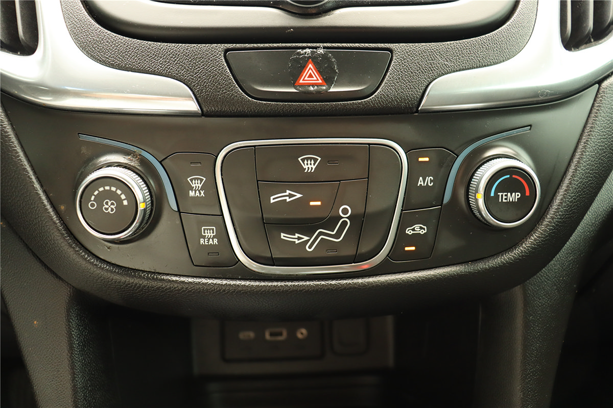 Used 2020 Chevrolet Equinox LT FWD image 32
