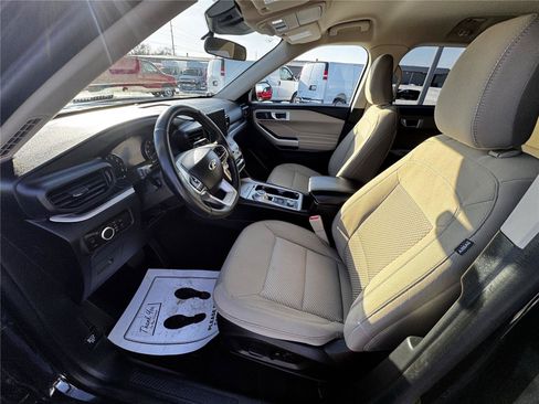 Used 2023 Ford Explorer XLT AWD/4WD image 4