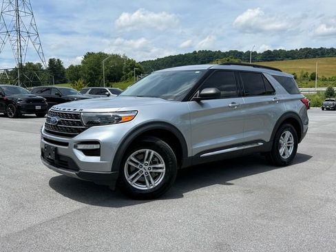 Used 2020 Ford Explorer XLT w/ Equipment Group 202A AWD/4WD image 2