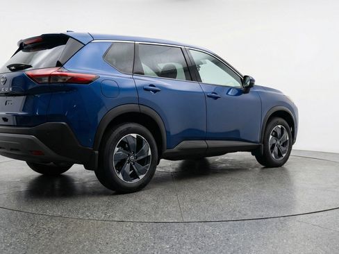 Used 2025 Nissan Rogue SV AWD/4WD image 9