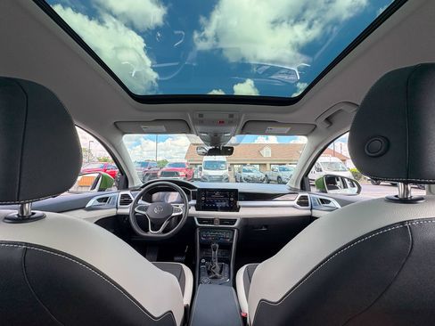 Used 2025 Volkswagen Taos SE w/ Panoramic Sunroof Package AWD/4WD image 2