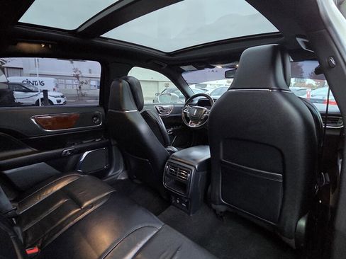 Used 2019 Lincoln Continental Select image 21