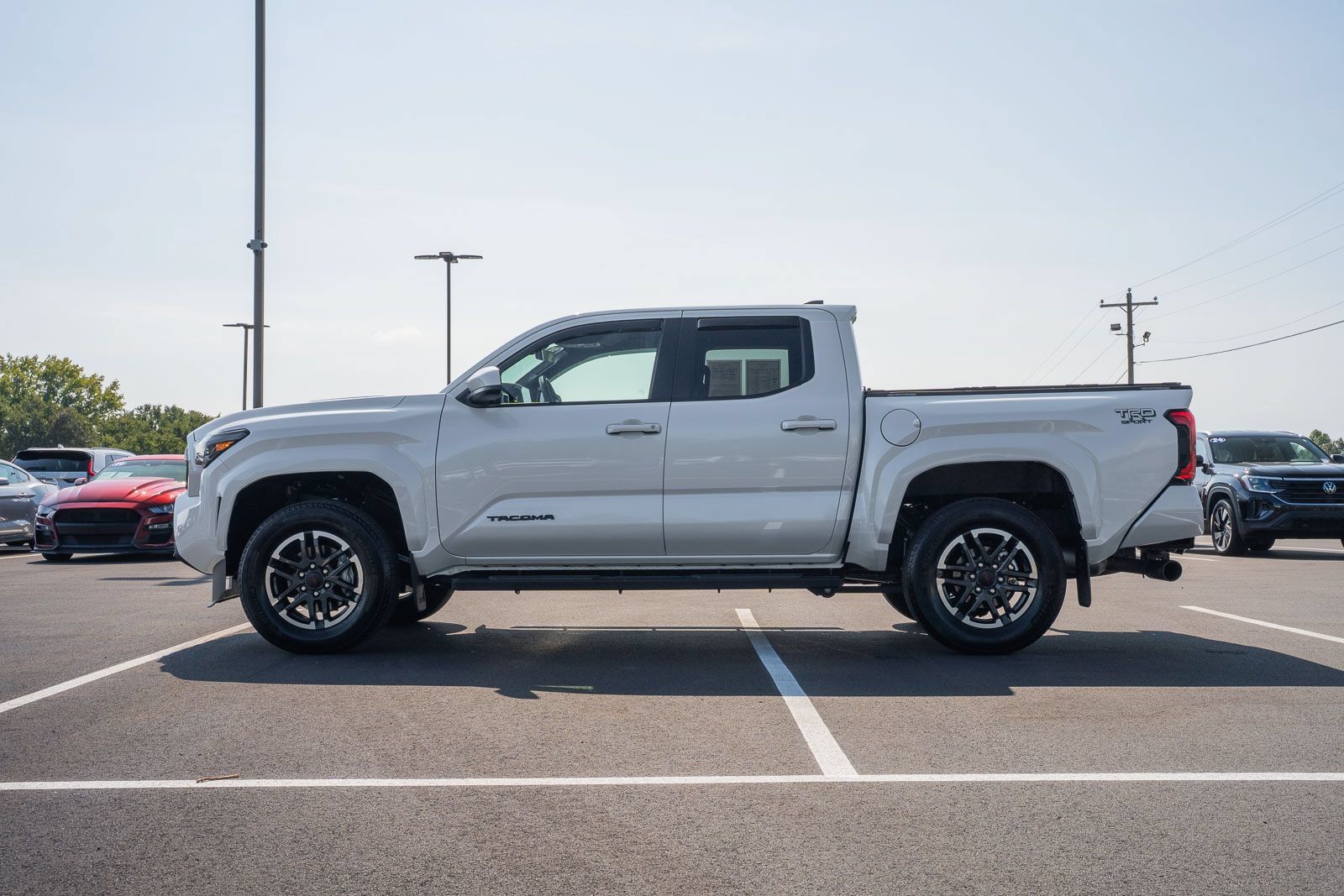 Used 2025 Toyota Tacoma TRD Sport AWD/4WD image 4