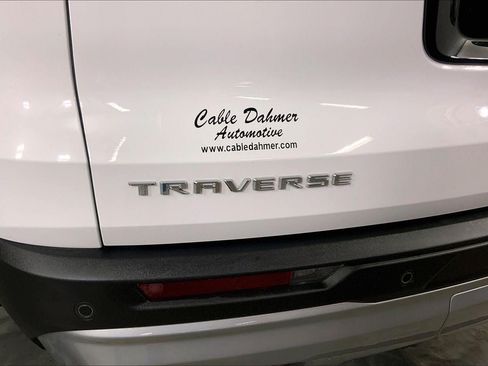 Used 2025 Chevrolet Traverse LT w/ Enhanced Driving Package FWD image 8