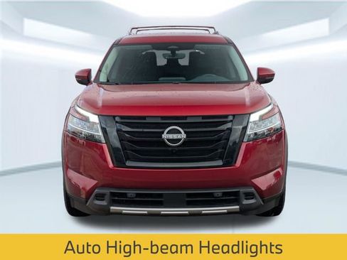 Used 2023 Nissan Pathfinder SL w/ Black Appearance Package image 11