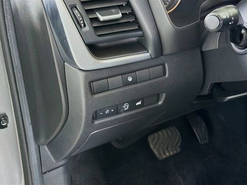 Used 2024 Nissan Rogue SV AWD/4WD image 13