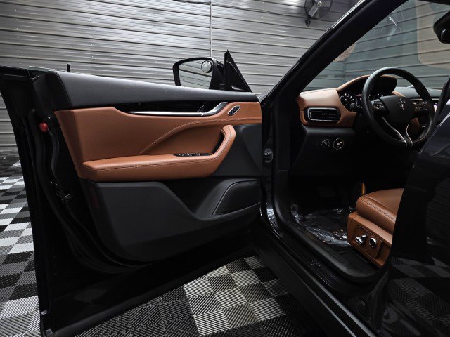 Used 2022 Maserati Levante GT AWD/4WD image 32