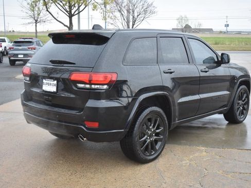 Used 2017 Jeep Grand Cherokee Altitude image 5