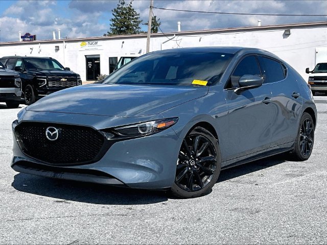 Used 2020 MAZDA MAZDA3 Hatchback w/ Premium Package FWD image 2
