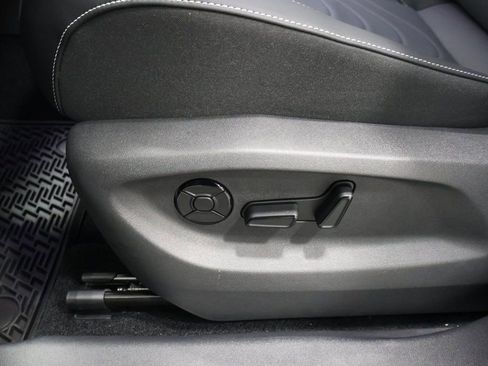 New 2026 Volkswagen Tiguan SE image 14