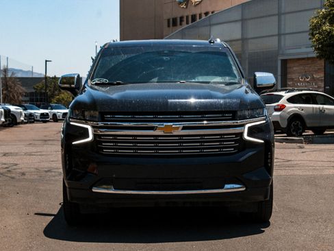 Used 2023 Chevrolet Suburban Premier RWD image 2
