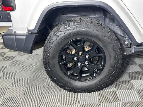 Used 2019 Jeep Wrangler Unlimited Sahara w/ Quick Order Package 24M Moab image 17