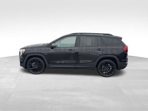 Used 2023 GMC Terrain SLT w/ Infotainment Package II image 2