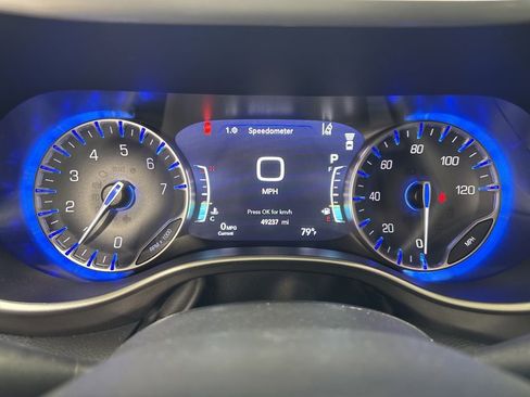 Used 2023 Chrysler Pacifica Touring-L FWD image 12