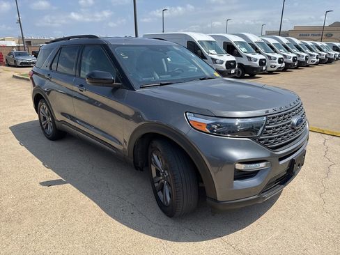 Used 2022 Ford Explorer XLT w/ Equipment Group 202A image 18