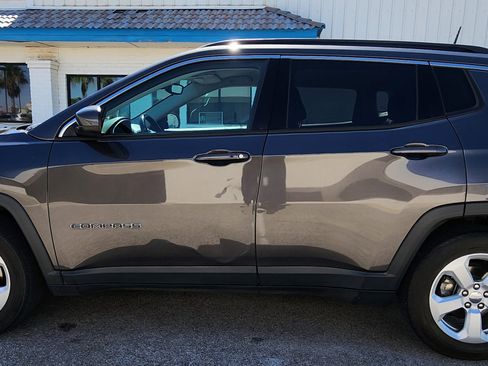 Used 2018 Jeep Compass Latitude FWD image 8
