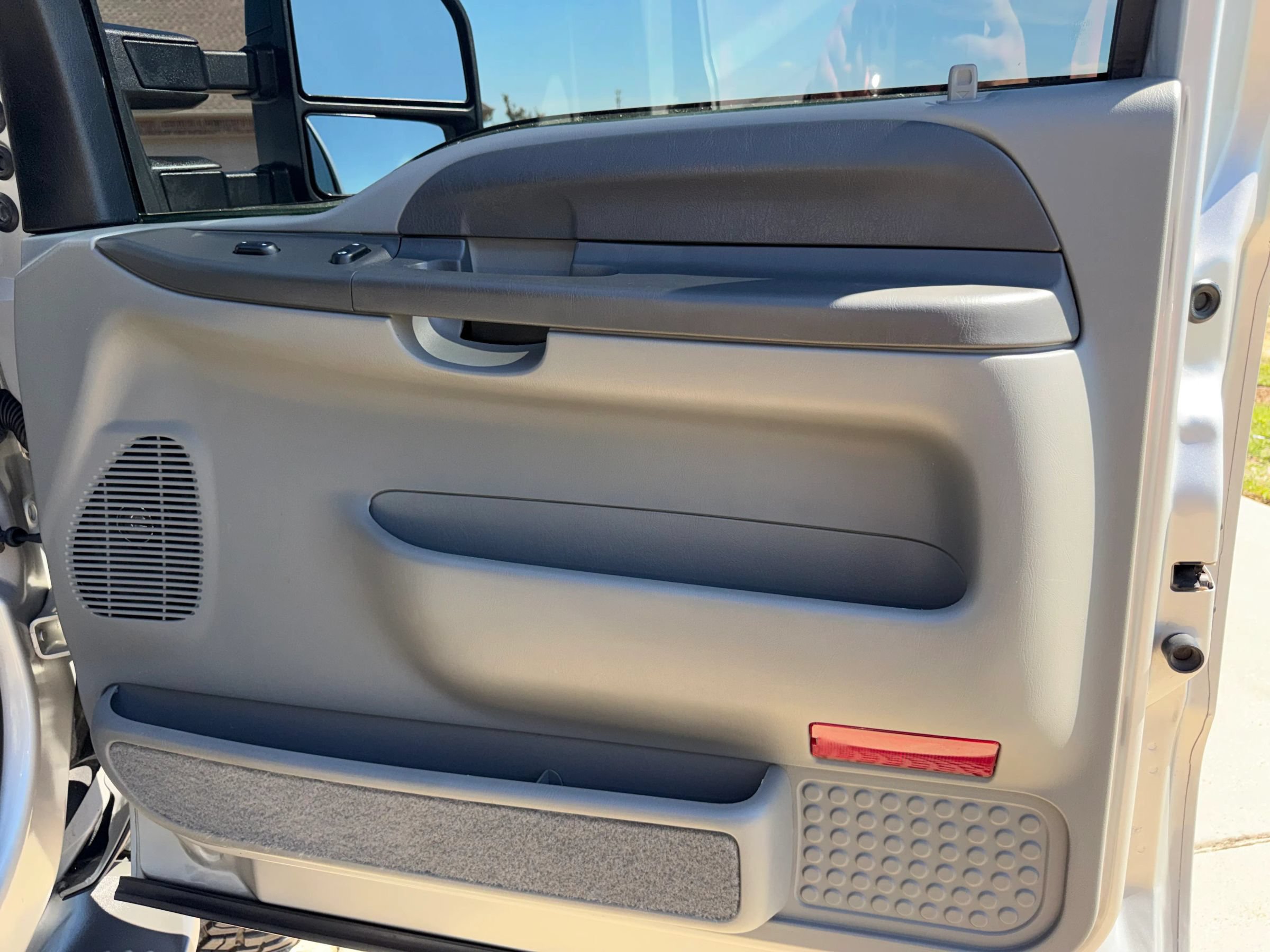 Used 2004 Ford Excursion XLT AWD/4WD image 18