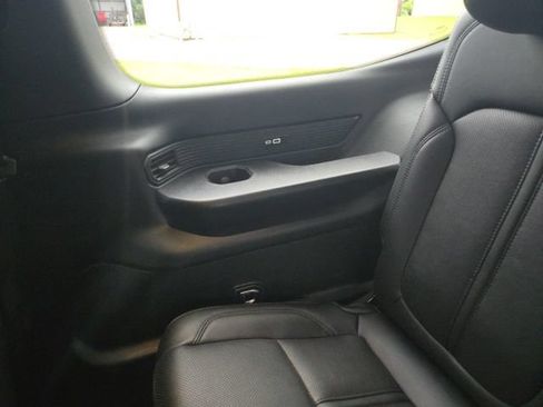 Used 2023 Jeep Wagoneer Series II AWD/4WD image 9