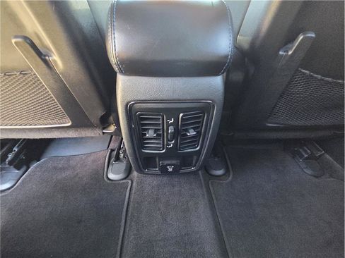 Used 2019 Jeep Grand Cherokee Laredo RWD image 11